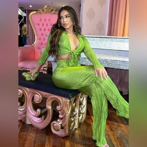 ✨NEW✨ Women's Pleated Sexy Two Piece Pant Set - Green